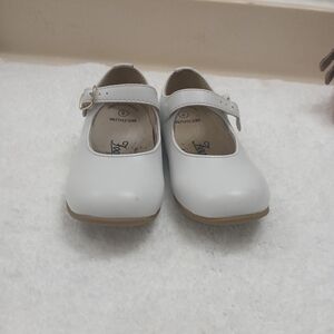 FootMates White Mary Jane Dress Shoes
